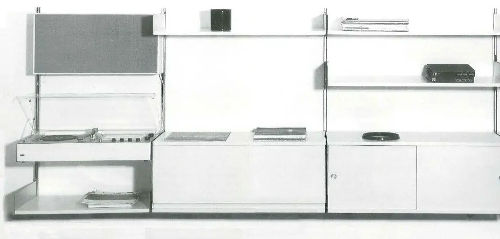 Photo: Catalogue Braun AG, Frankfurt Vitsoe 606 with audio M1 and L46 1960